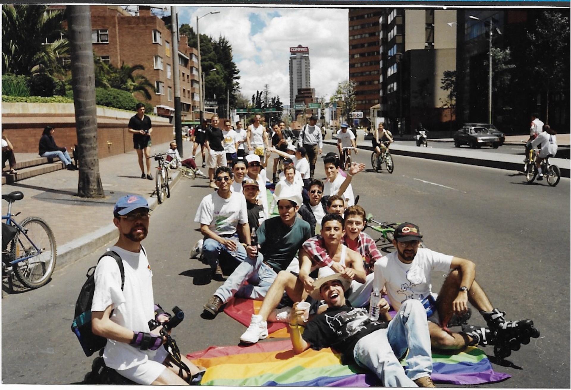 Manifestantes en el punto de cierre de la marcha, toma 3