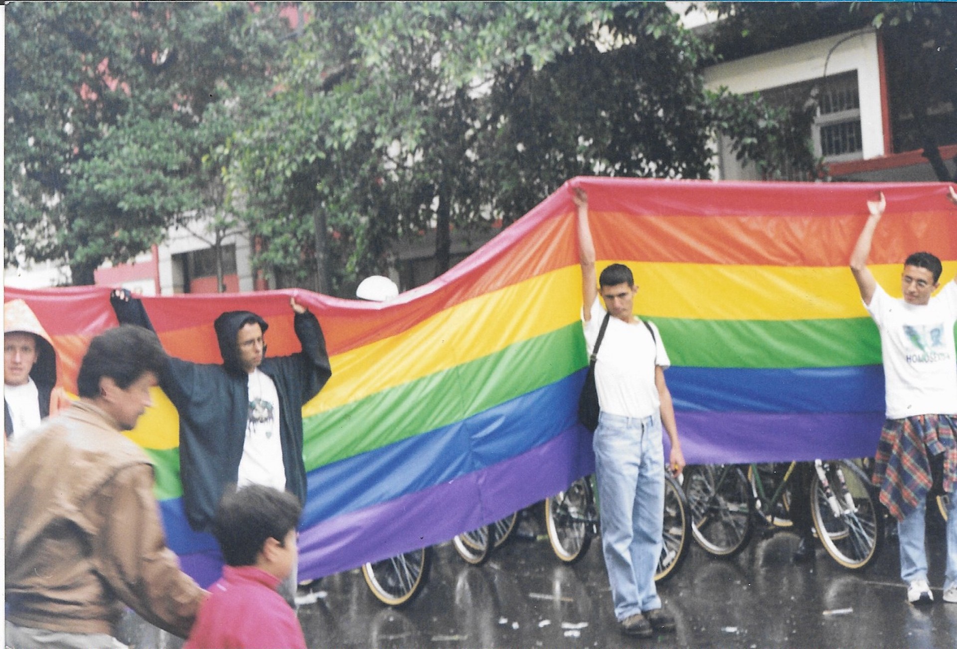 Antes de llegar a la Plaza, en la marcha por la Paz, toma 1