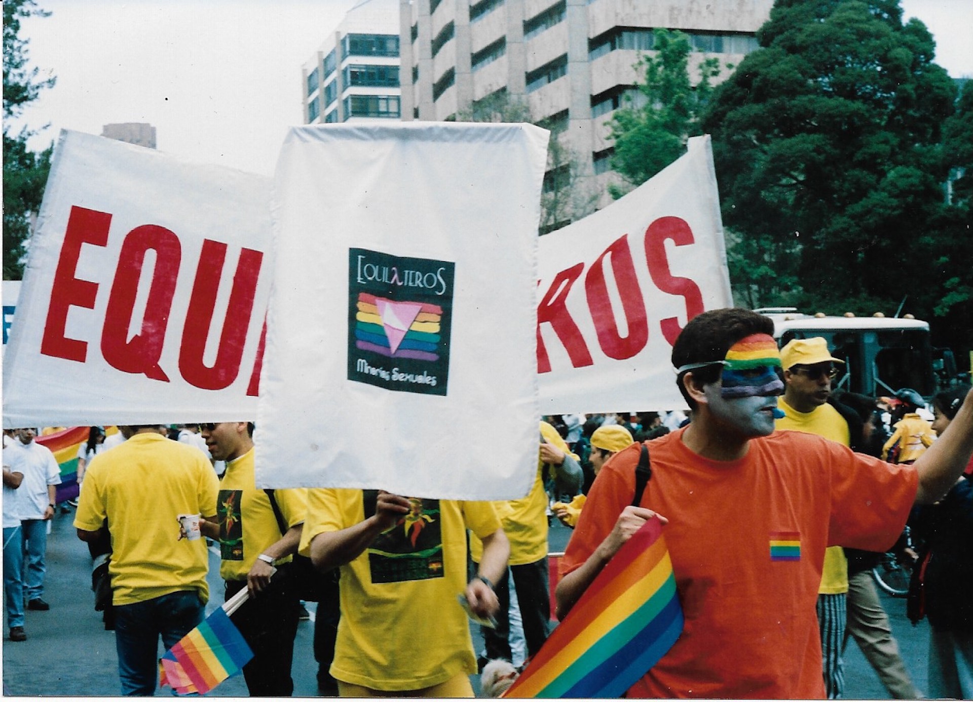 Cartel: Equilateros
