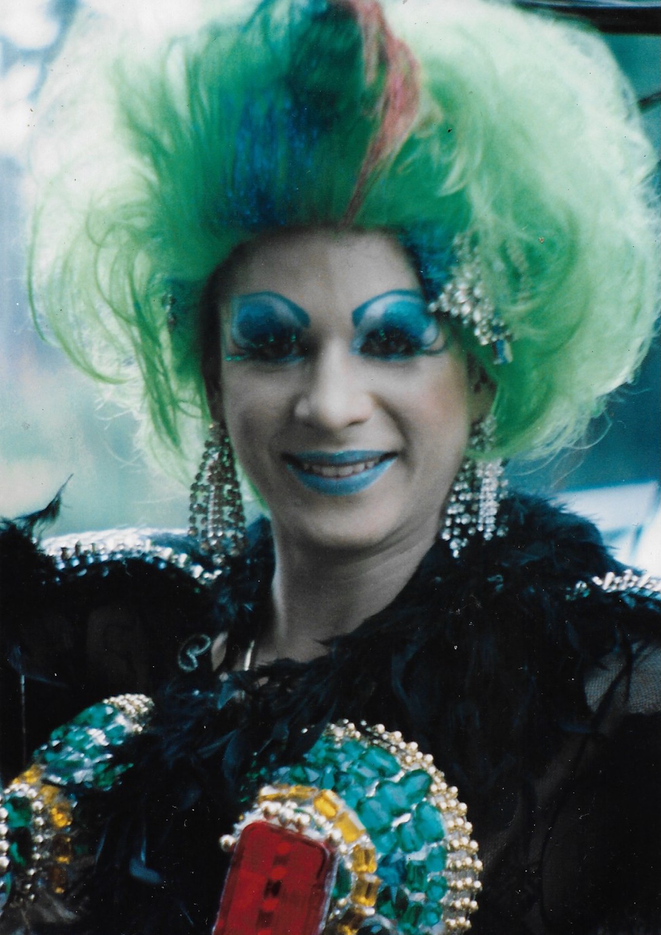 Retrato Drag: Peluca verde y maquillaje turquesa, toma 2