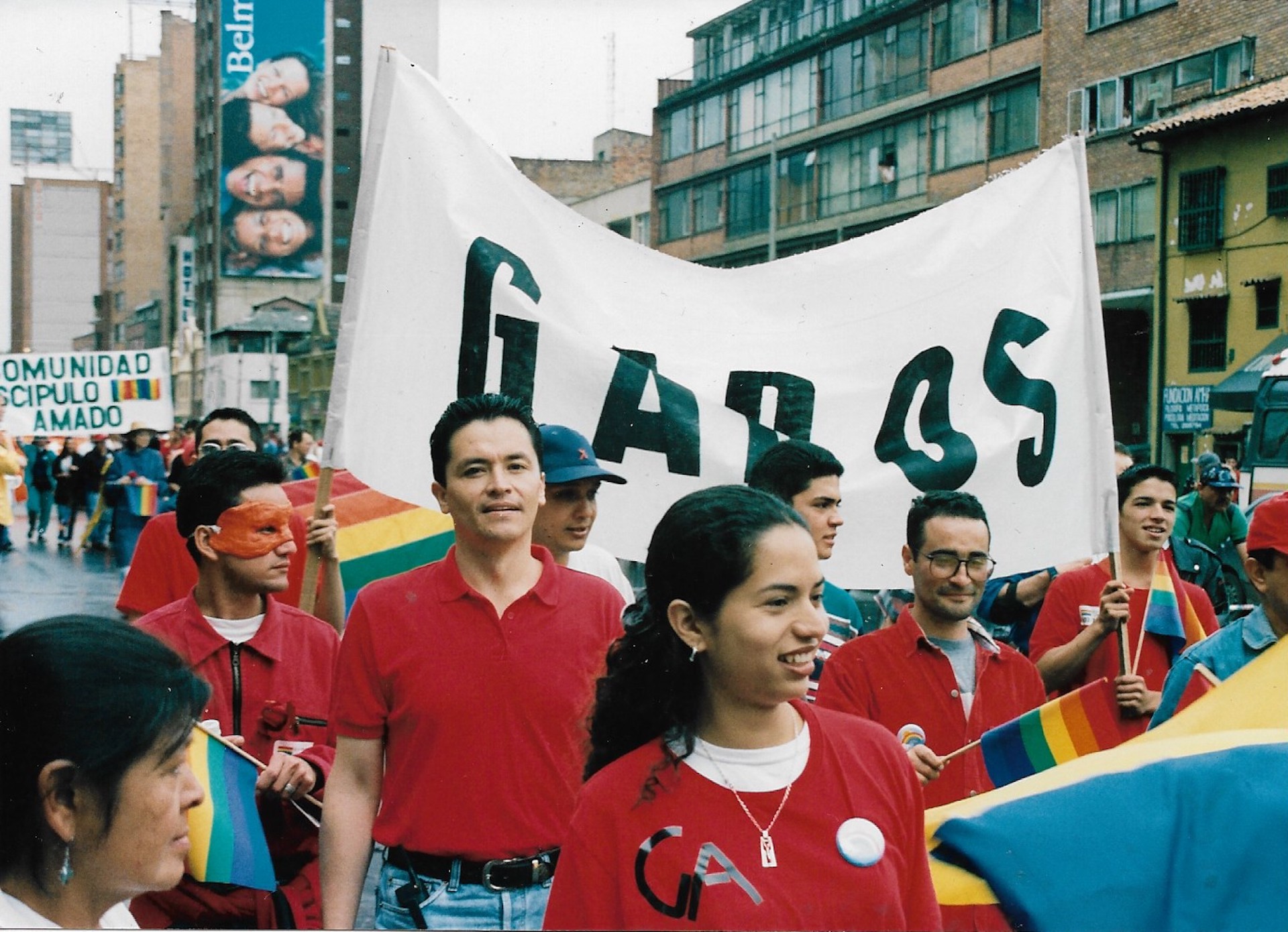 Marchantes de rojo, las personas de GADOS