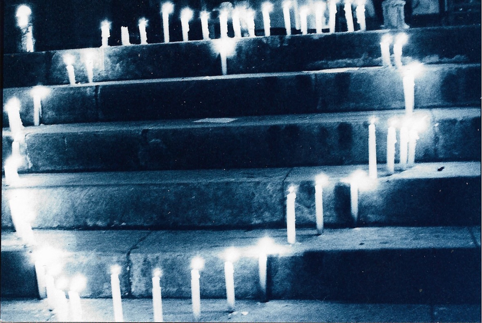 Velatón: las velas forman una figura de corazón