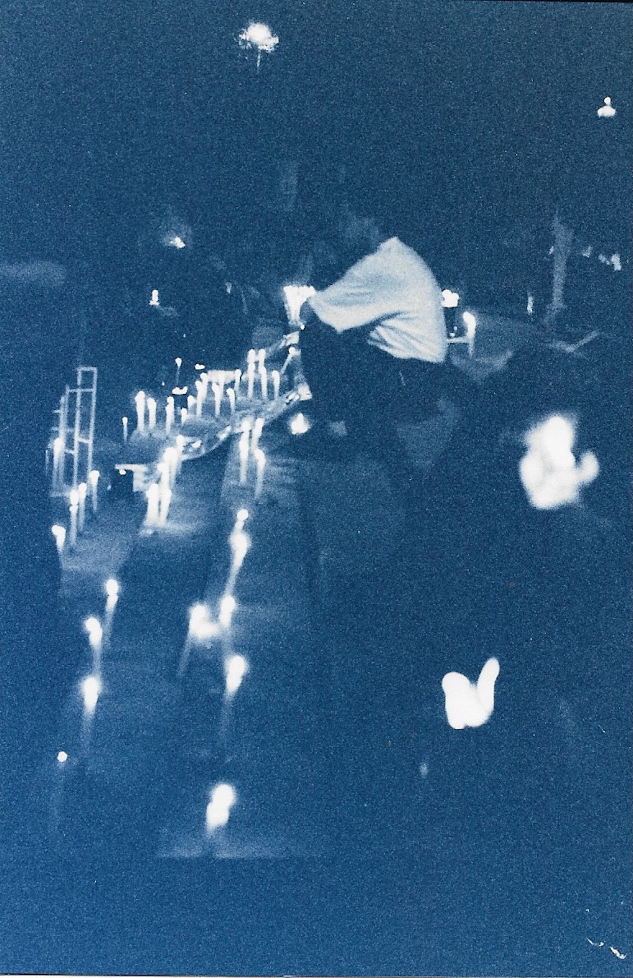 "A la luz de las velas": homenaje a los fallecidos por vih/sida, toma 1