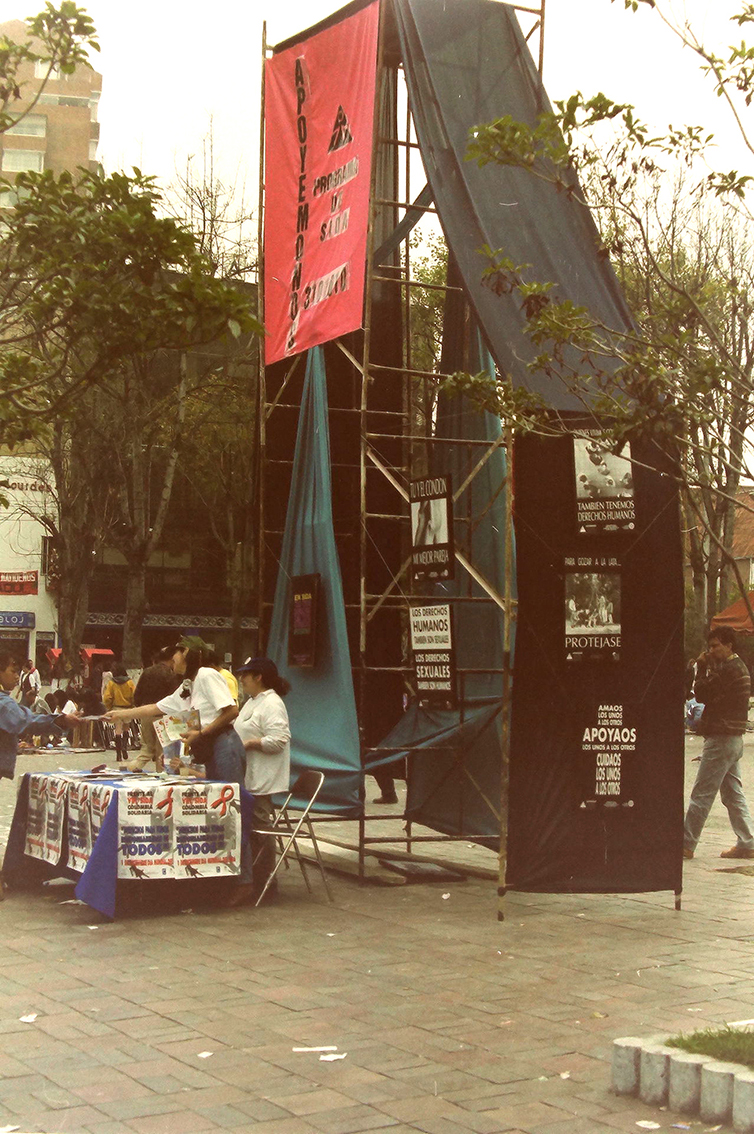 Larissa, Liliana y Ana María en evento sobre vih/sida de Apoyémonos, toma 4