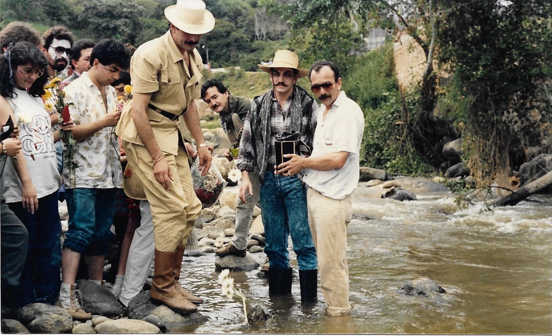 "Dejando fluir la vida": cenizas de "Pacho" al río, toma 2